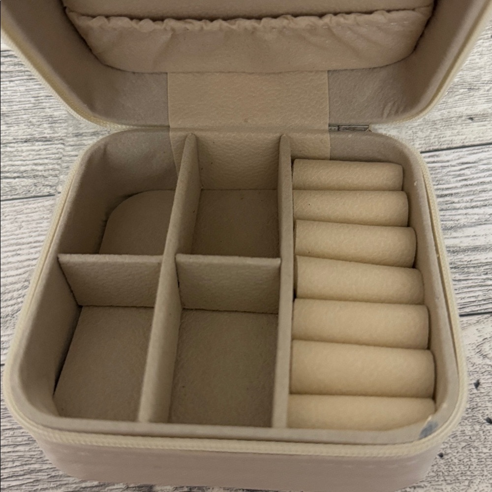 Jewelry Travel Storage Box NWOT - Picture 3 of 4